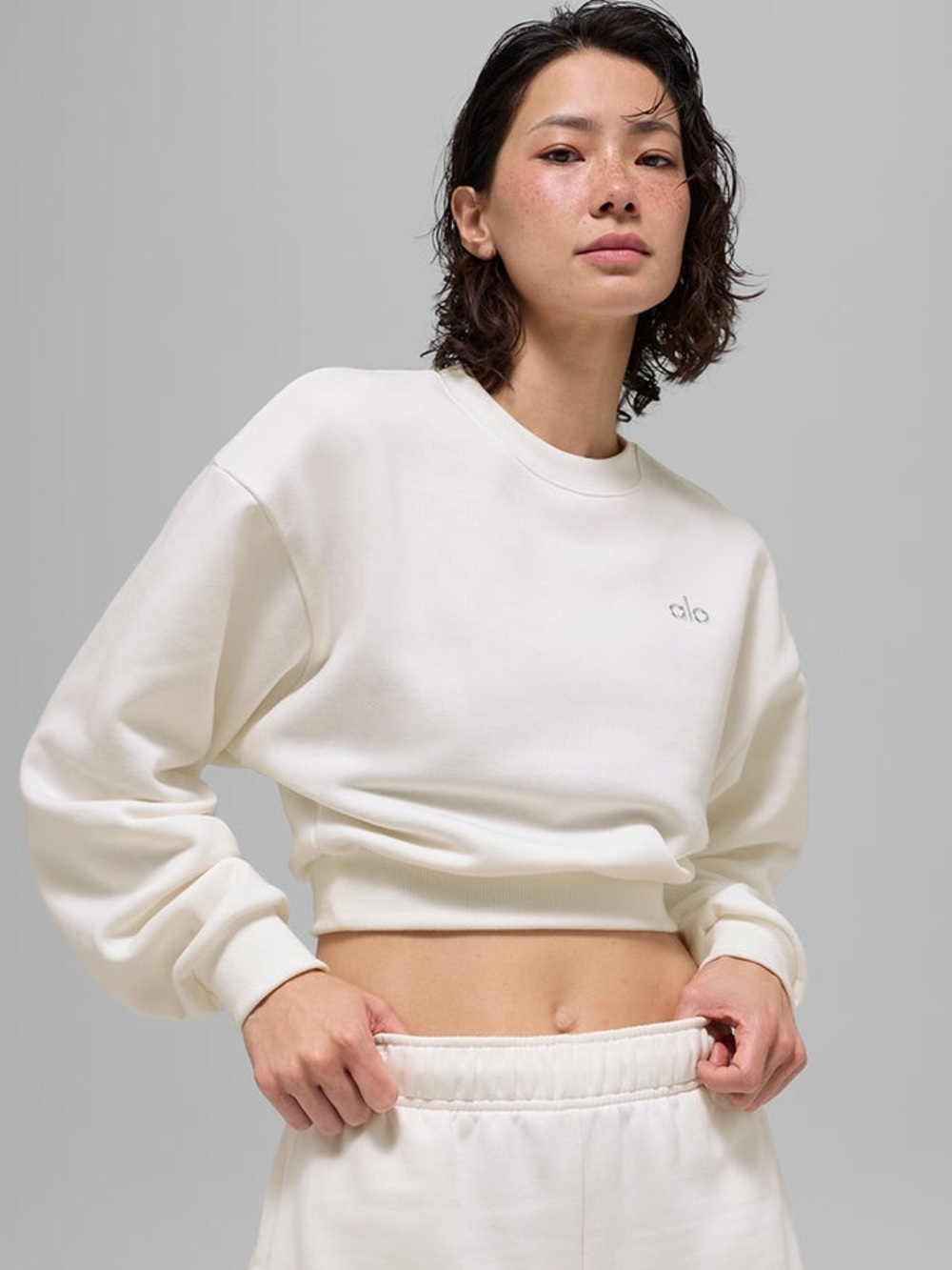 ALO Yoga Cropped Accolade in Ivory - XS